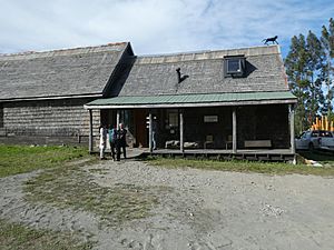 Archivo:Entrada del "Museo de Arte Moderno Chiloé". Castro, Chiloé, Chile