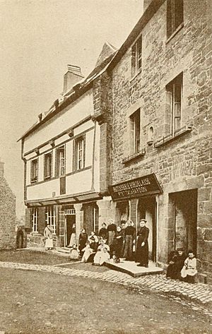 Archivo:Ernest Renan's Birthplace at Tréguier