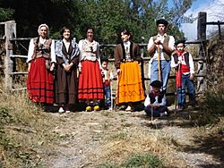 Archivo:Fiesta de los campanos, trajes típicos campurrianos