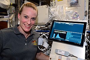 Archivo:First-ever sequencing of DNA in space, performed by Kate Rubins on the ISS. 128f0462 sequencer 1