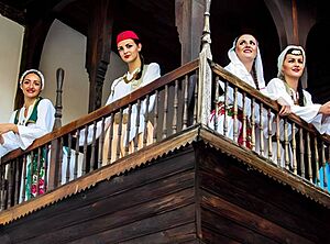 Archivo:Folk group Costume Dress, Bosnia Herzegovina