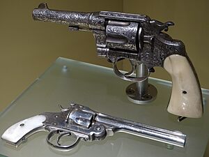 Archivo:Francisco 'Pancho' Villa's Revolvers - Francisco Villa Museum - Durango - Mexico (52589904892)