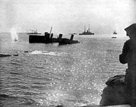 Archivo:HMS Louis stranded Suvla Bay 1915