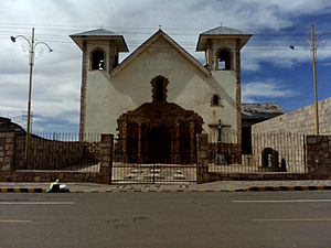 Archivo:Iglesia San Santiago Apostol Huancane