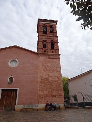 Archivo:Iglesia de San Pedro Apóstol - Tobed (1)