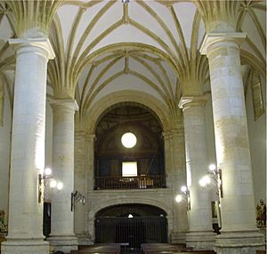 Archivo:Interior Iglesia Sacedon