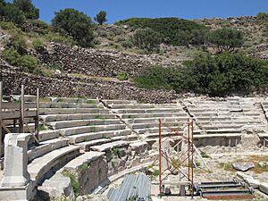 Archivo:Milos ancient theatre
