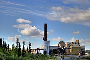 Archivo:Mine Building Giant Mine Yellowknife Northwest Territories Canada 04