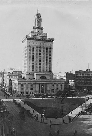 Archivo:Oakland City Hall 1917