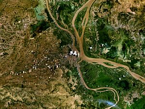 Archivo:Phnom Penh 104.91726E 11.56485N