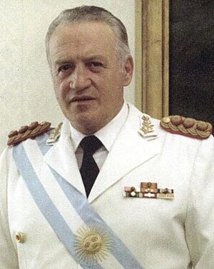 Archivo:Retrato Oficial Galtieri (cropped) (b)