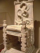 Archivo:Roman throne LosAngeles County Museum California