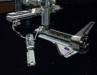 Archivo:STS-115 Truss Handoff
