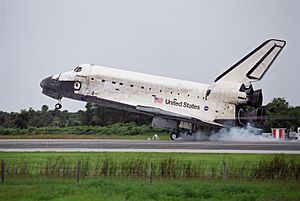 Archivo:STS-121 landing