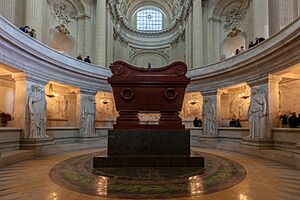 Archivo:Sarcófago de Napoleón Bonaparte, cúpula de los Inválidos, París, Francia, 2022-10-30, DD 89-91 HDR
