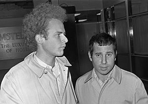 Archivo:Simon & Garfunkel 919-3036