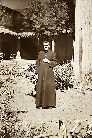 Archivo:Sr Cura J.Jesus Montaño.Primer Cura de la Parroquia de Cerano.1938