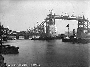 Archivo:Tower bridge works 1892