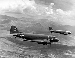 Archivo:Two USAAF C-47A Skytrains