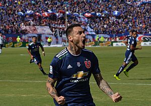 Archivo:Universidad de Chile - Colo-Colo, 2018-04-15 - Mauricio Pinilla - 03