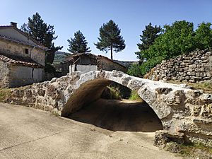 Archivo:Uno de los puentes romanos tras su restauración