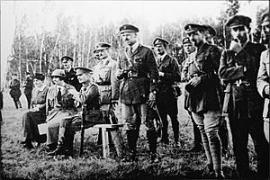 Archivo:Колчак, Нокс и английские офицеры восточного фронта