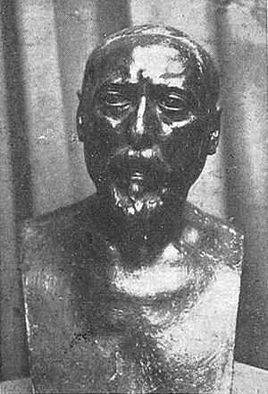 Archivo:1916-11-18, La Esfera, Busto-retrato del pintor Guinea, por el malogrado escultor Mogrobejo (cropped)