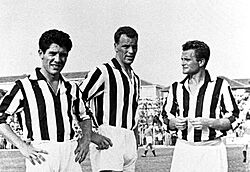 Archivo:1957–58 Juventus FC - Sívori, Charles and Boniperti