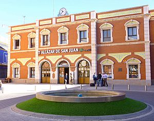 Archivo:Alcázar de San Juan - Estación de ADIF 1