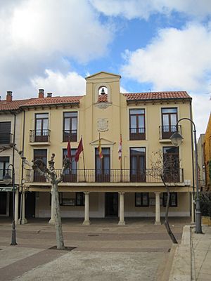 Archivo:Ayuntamiento de Sahagún