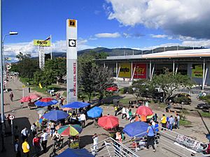 Archivo:Bogotá Autopista Norte - Portal del Norte - Transmilenio