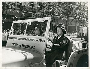Archivo:Buenos Aires - Enfermeras de la Fundación Eva Perón