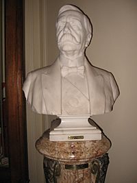 Archivo:Busto de Pellegrini