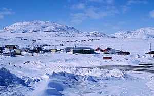 Archivo:Cape Dorset Kinngait 1997-05-04