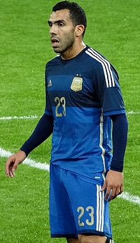 Archivo:Carlos Tevez with Argentina at the Boleyn Ground in November 2014