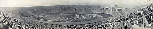 Archivo:General view of Los Angeles Olympic Stadium on the opening day of the Games of the Xth Olympiad, while contenders from all nations take the Olympic Athlete's Oath