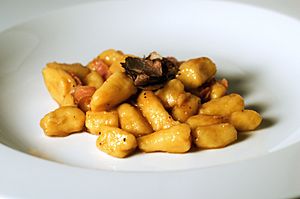 Archivo:Gnocchi with truffle