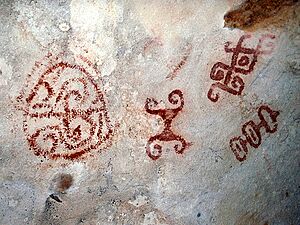 Archivo:Indian paintings in Fountein Cave 1