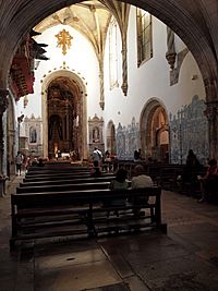 Archivo:Interior of Mosteiro de Santa Cruz - Aug 2012