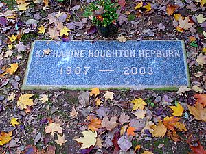 Archivo:K-Hepburn-gravestone