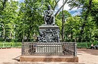 Archivo:Krylov monument in SPB 01