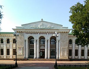 Archivo:Kulturpalast Tiraspol