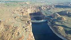 Lac powell 2016 Glen Canyon Bridge and Visitor Center.JPG