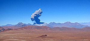 Archivo:Lascar eruption 2006b