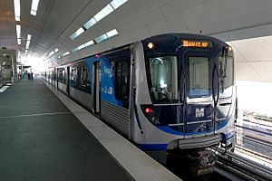 Archivo:Miami Metrorail Hitachi train 20190117