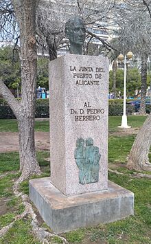 Monumento a Pedro Herrero -1.jpg