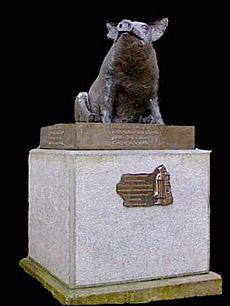 Archivo:Monumento al gochu