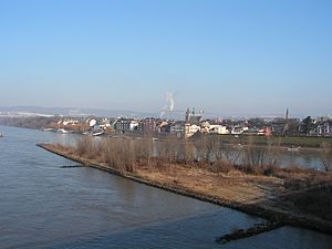 Archivo:Neuwied from the Rhine