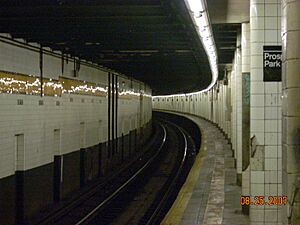 Archivo:New York City Subway. 15th on F