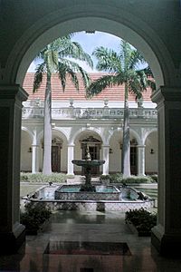 Archivo:Patio Central, Palacio de Miraflores